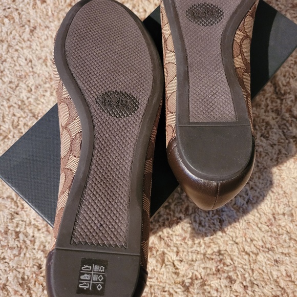 Coach Chelsea Flats - Picture 3 of 7